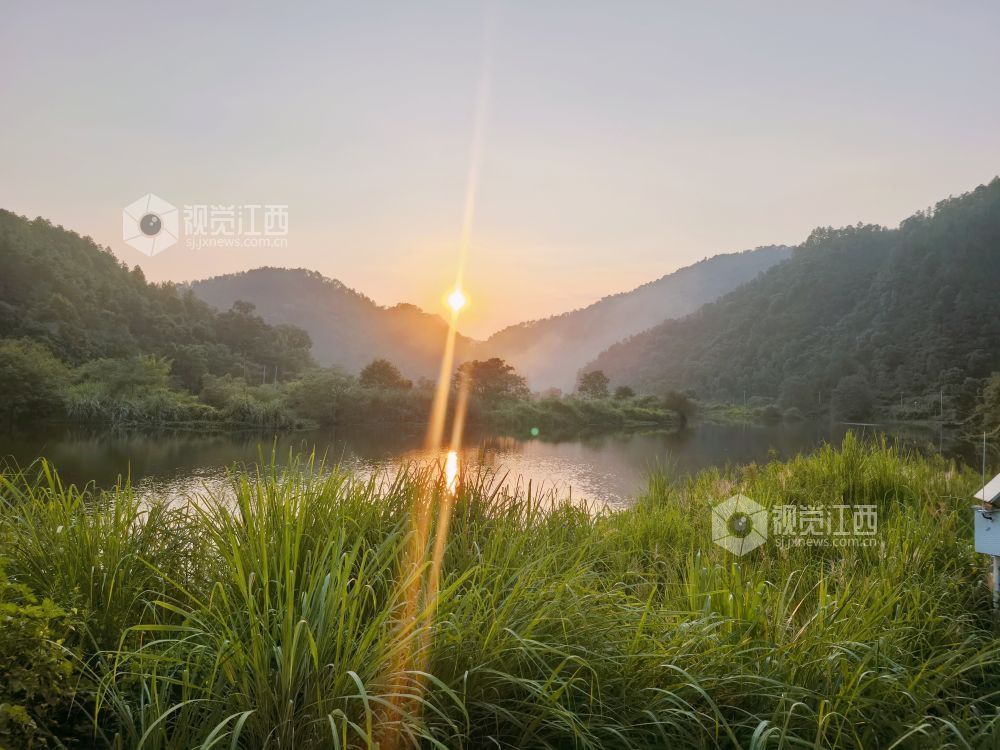 美丽的太阳落山。