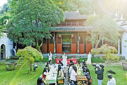 鹅湖书院开展“鹅湖新韵茶文化”大讲堂文明实践活动。通讯员 丁铭华摄