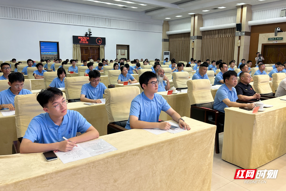 衡阳市2026届高中毕业生代表座谈交流会现场。
