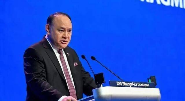 用军机把70名中国工东谈主押到马尼拉关押，菲防长特奥多罗赖事作念尽了