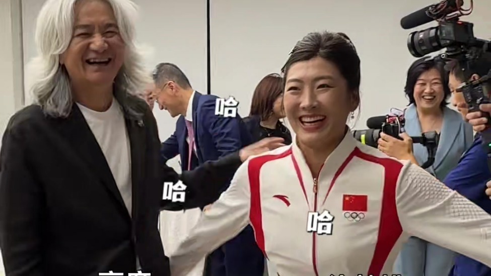 奥运冠军徐梦桃与北京舞蹈学院教授高度即兴“切磋”舞技