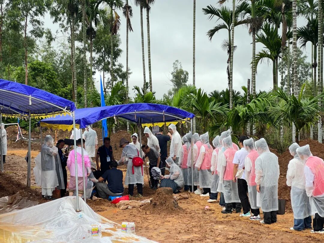 解放海南岛战役番群岭攻坚战烈士遗骸搜寻发掘仪式在澄迈举行_凤凰网