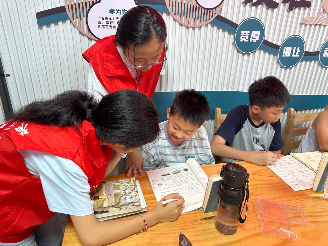 暖心助学伴成长！福中福社区开启缤纷暑期学习课堂