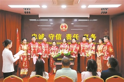 东湖区举行集体颁证仪式