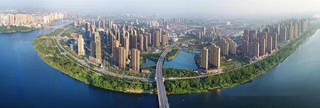 17Y鹰潭信江新区，被信江河呈U字型三面环绕,展现一幅“天水”共治的生态画卷。.jpg