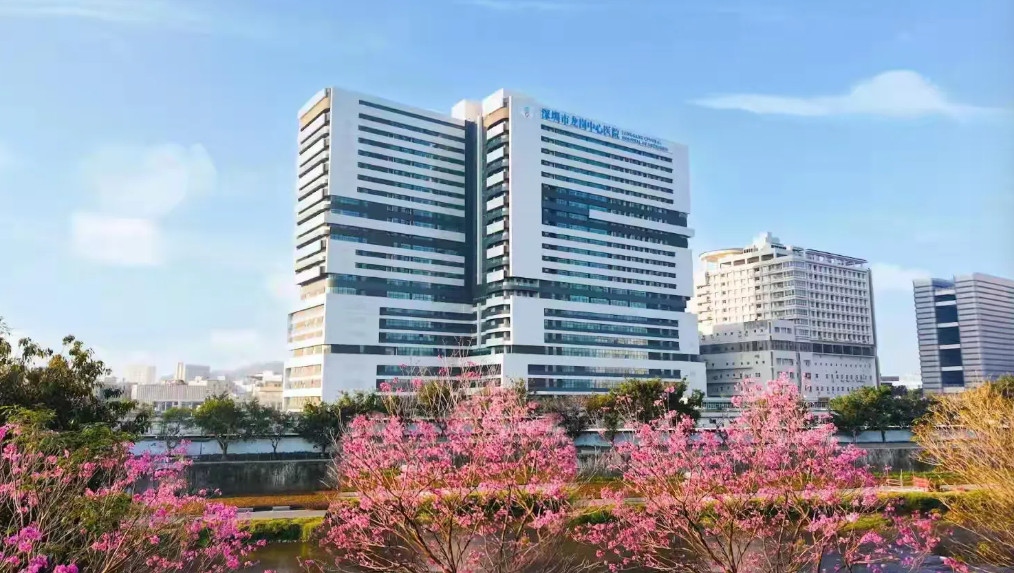 深圳市龙岗中心医院启用航空救援救治一名户外热射病患者，“再证”空中生命时速