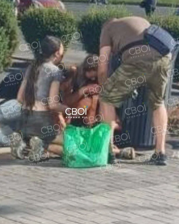 乌克兰一大型购物中心遇袭，爆炸瞬间画面曝光