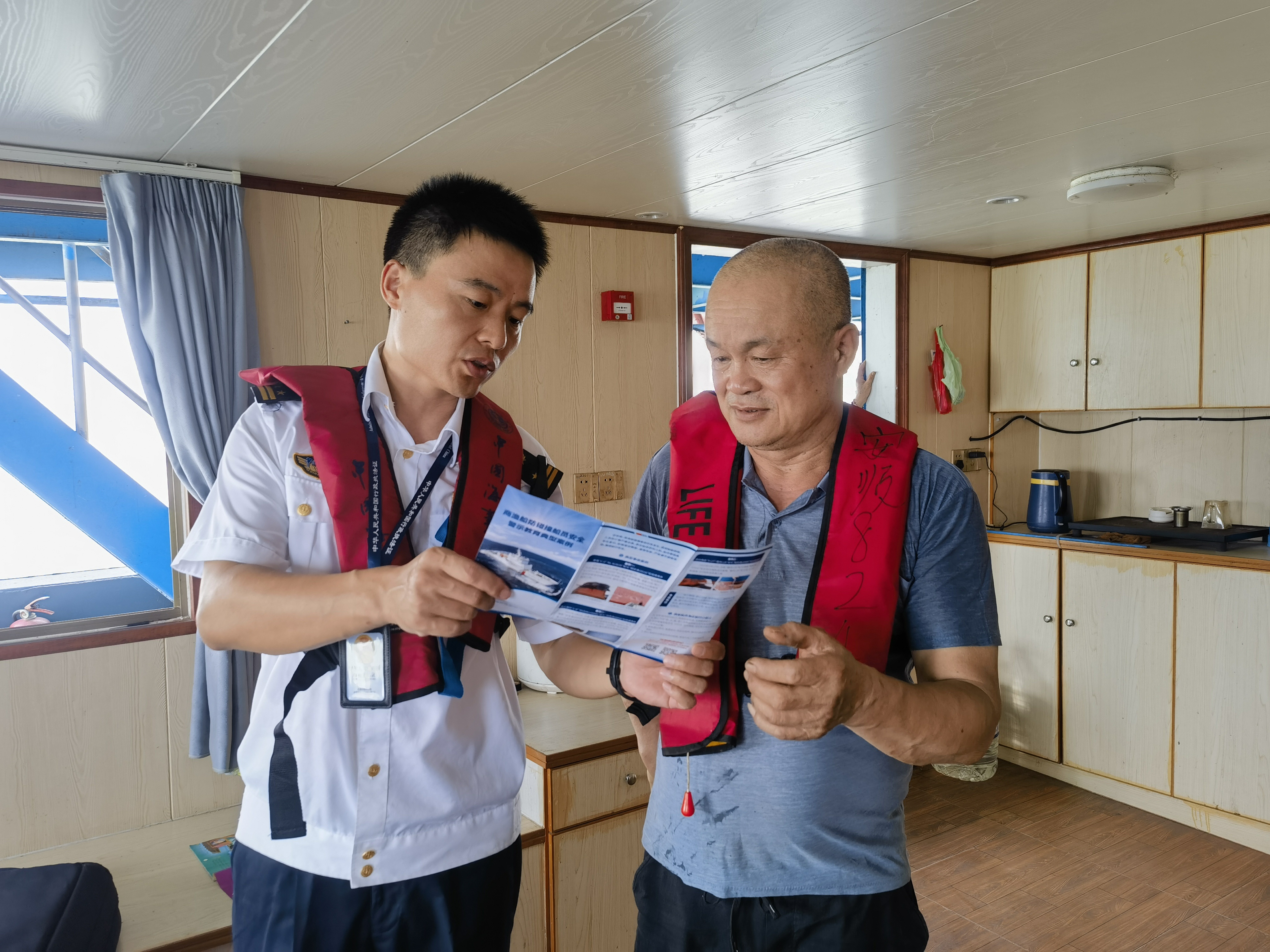 开渔首日千帆竞发，  深圳成立首个商渔共治联盟护航