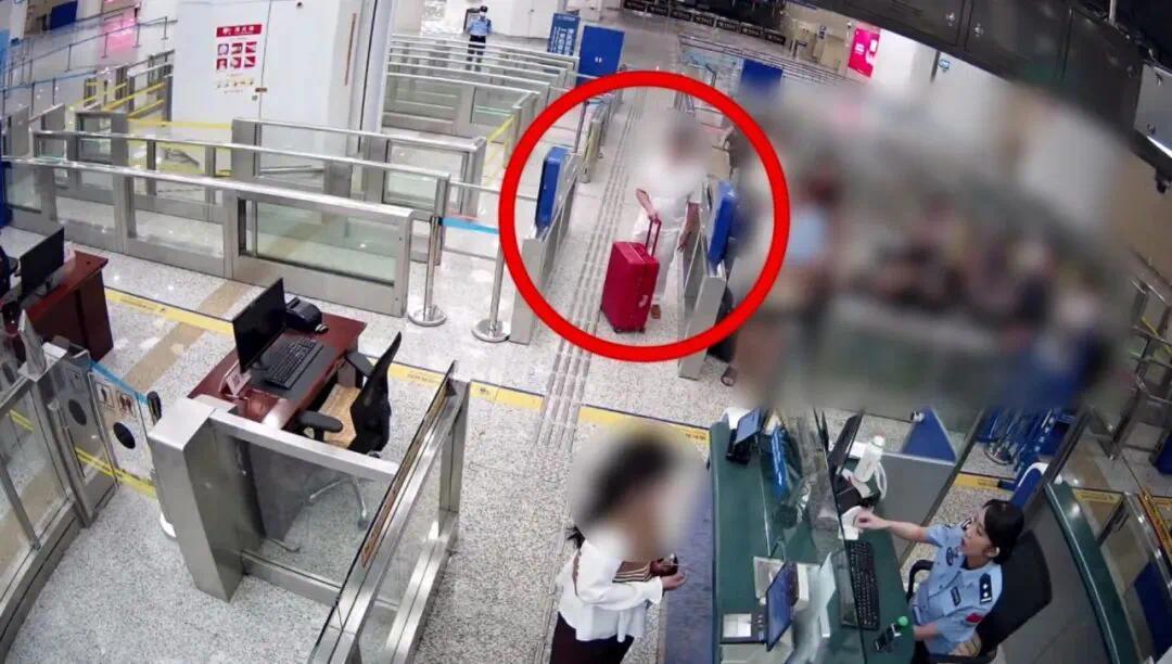 前科人员冒用亲属证件企图出境被识破 边检释法：符合条件可依法办证
