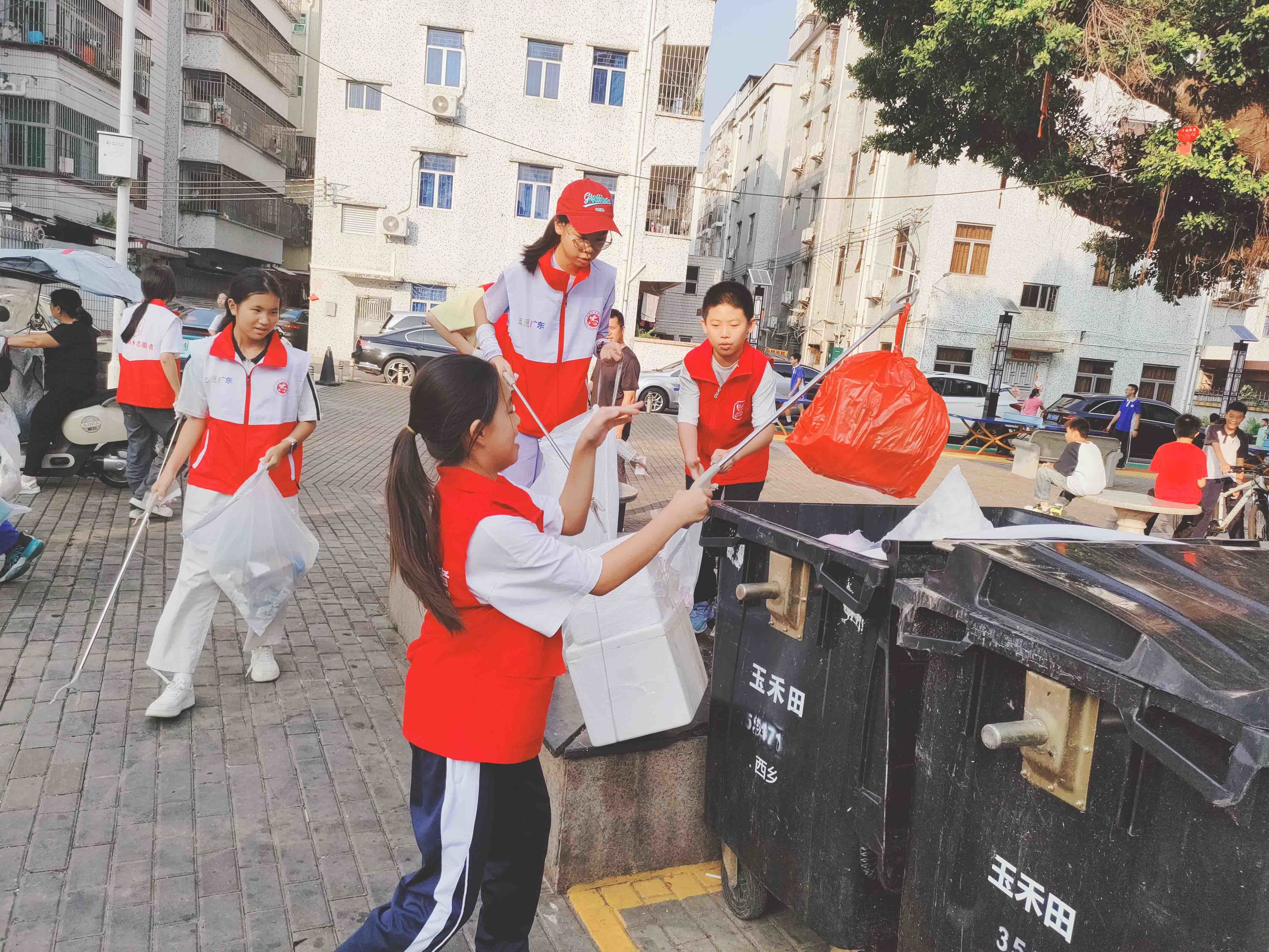 “净美家园▪青春行动”——西乡街道凤凰岗社区青少年环保志愿活动新闻稿