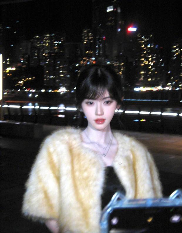 鞠婧祎优雅矜贵。