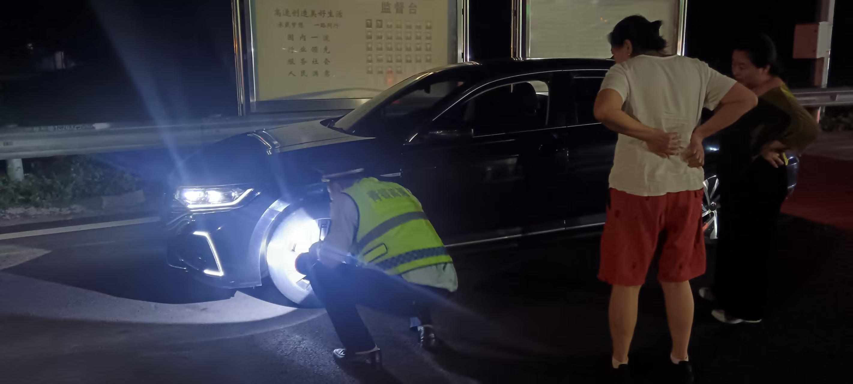 河北高速集团青银分公司赵村收费站：急难时刻伸援手 细微之处暖归途