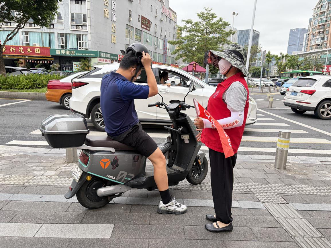 西乡街道庄边社区：以“劝导+清理”双轮驱动 筑就电动车治理的“民生温度”