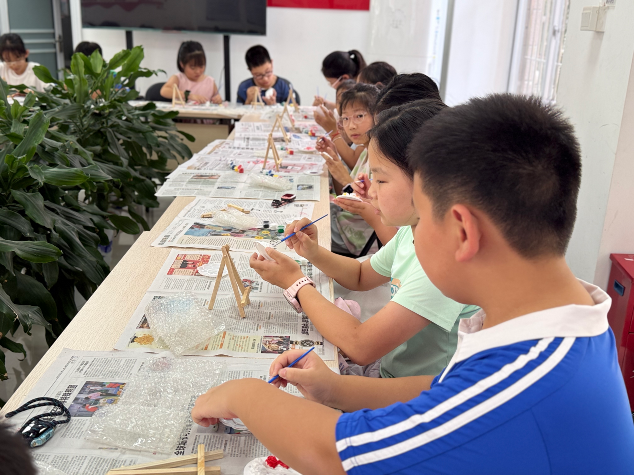 “浮雕溢彩，时光印记”  ——西乡街道桃源社区开展彩绘浮雕画手工活动