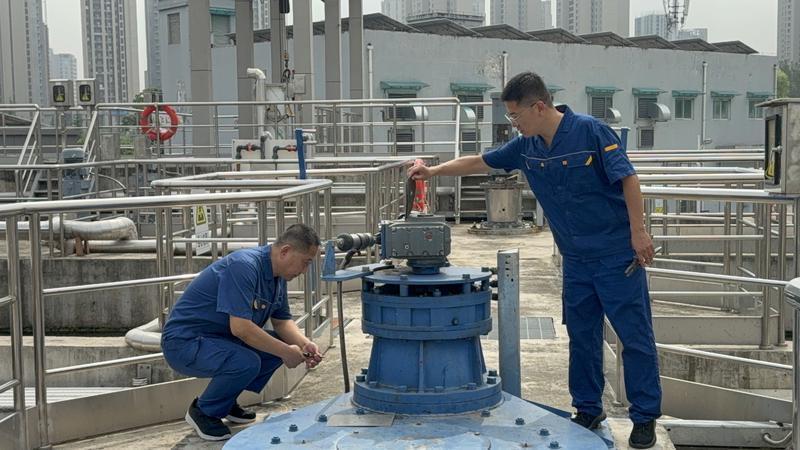 西安首座再生水厂光储项目投运 污水处理“晒着太阳”降碳增效