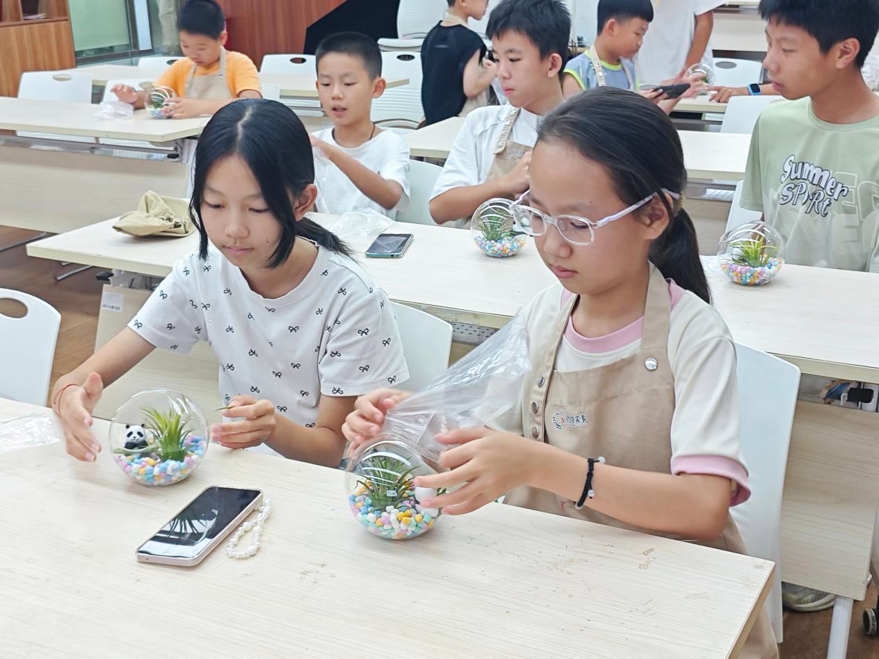 学玩嗨一夏！乐群社区“孩子开心 父母放心”青少年暑期守护计划欢乐收官