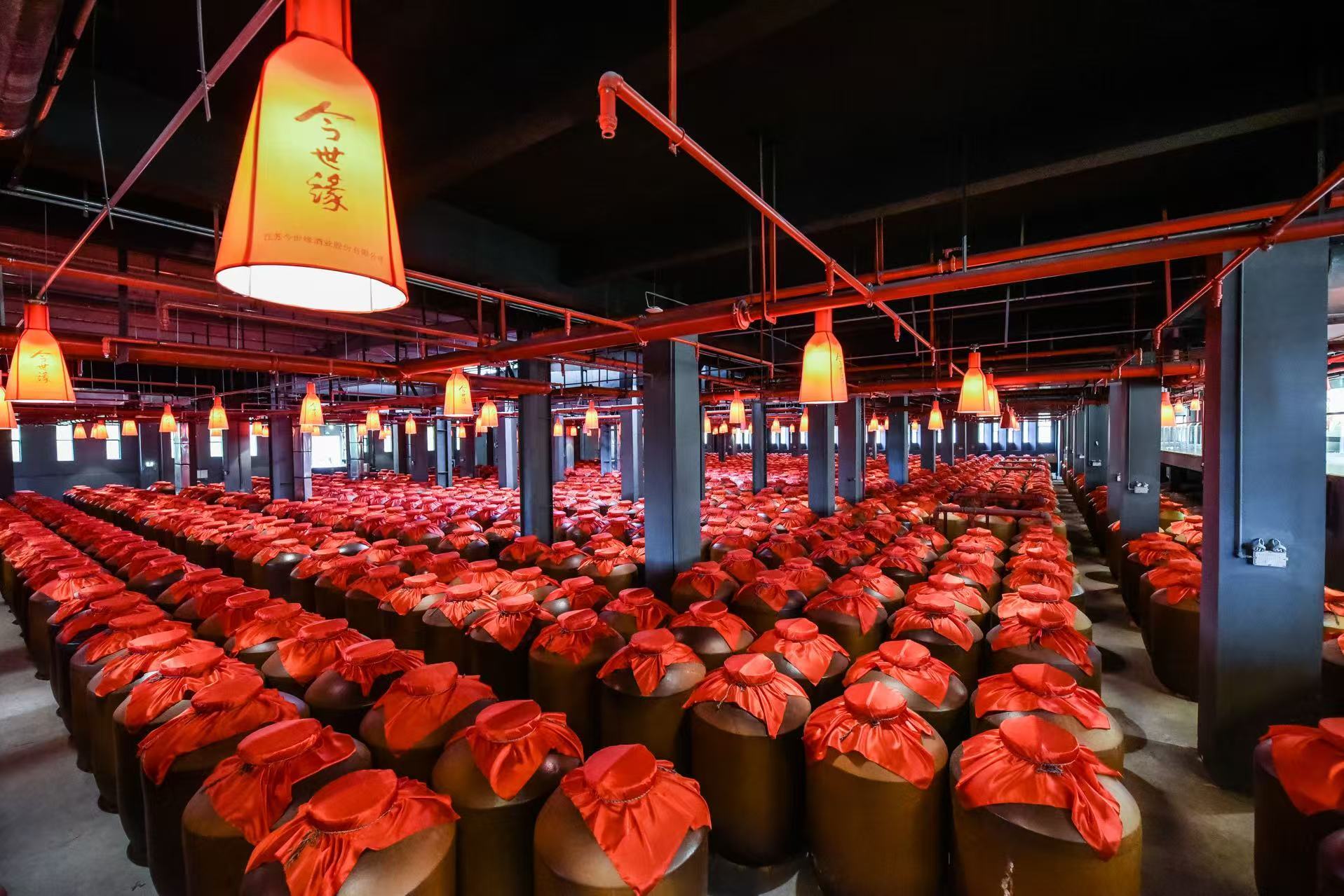半年报解读|白酒步入“三重收缩”周期,今世缘如何守住百亿基本盘?
