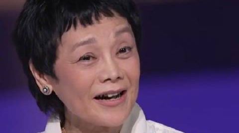 【#73岁张艾嘉清唱爱的代价#】 #第18届影响世界华人盛典#现场,