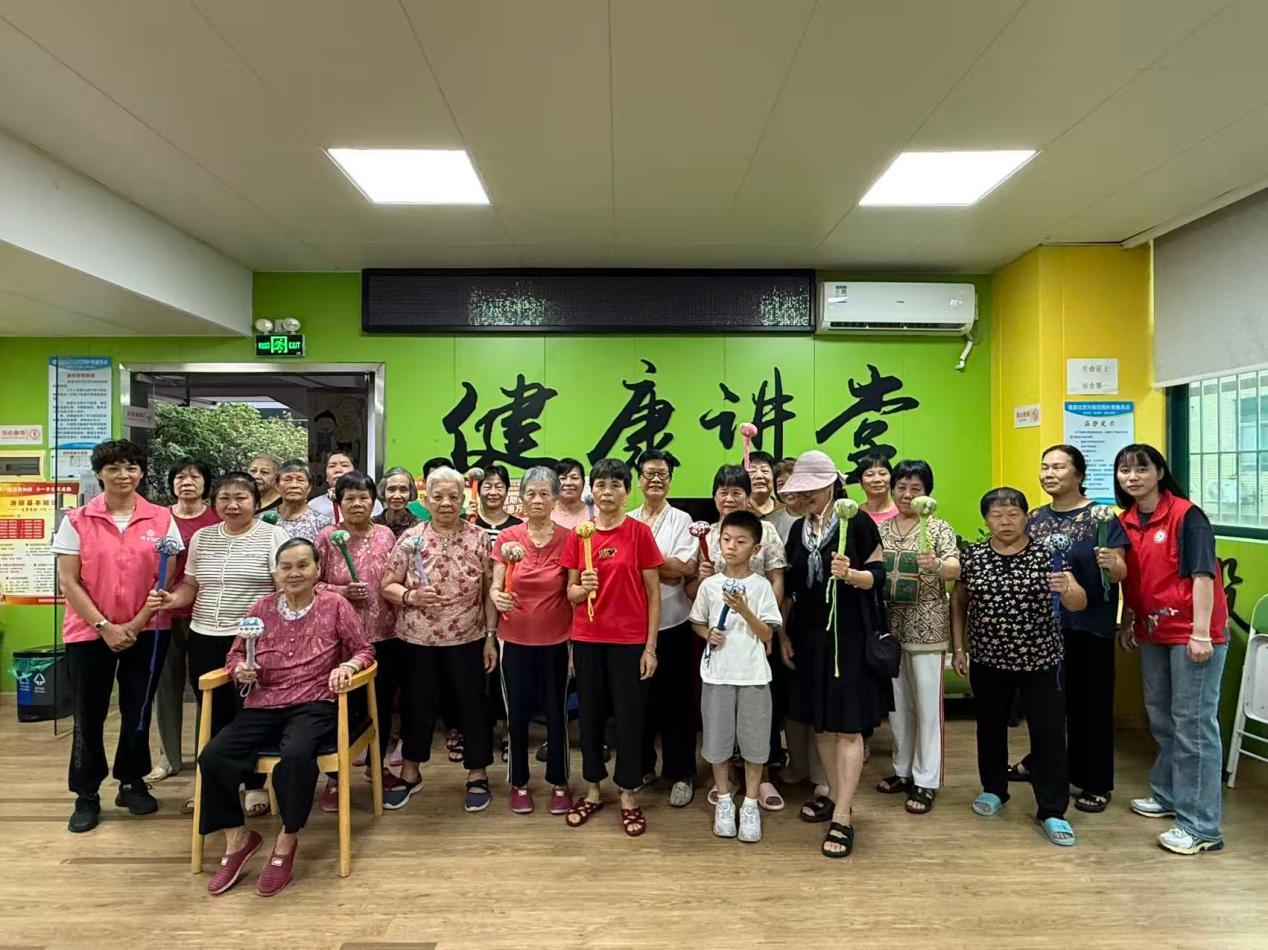 巧手制艾锤 邻里暖人心——南昌社区开展老年人艾草锤制作活动