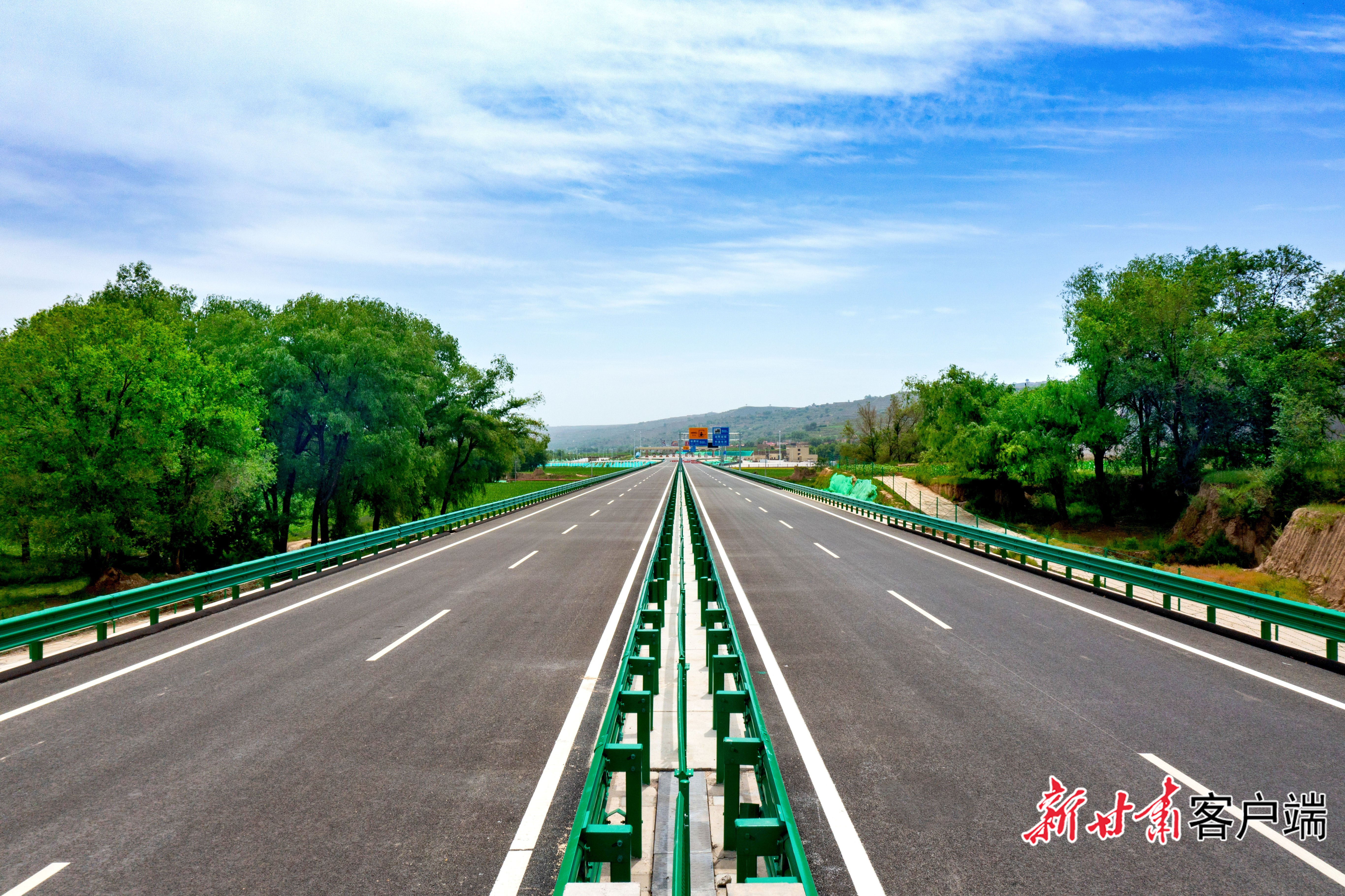 东乡县建成高等级公路