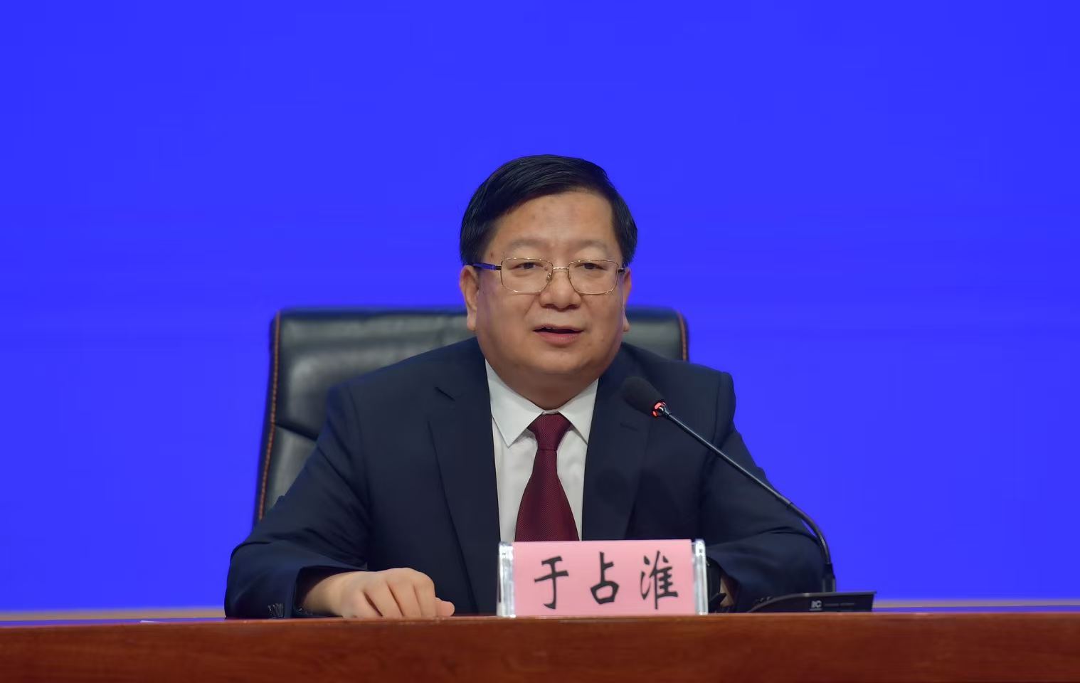 黑龙江省人力资源和社会保障厅副厅长、新闻发言人 于占淮