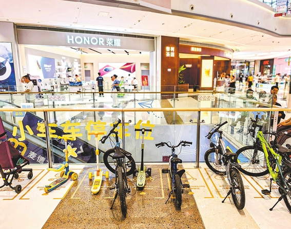 九江一商场设置儿童停车位 受市民青睐（图）
