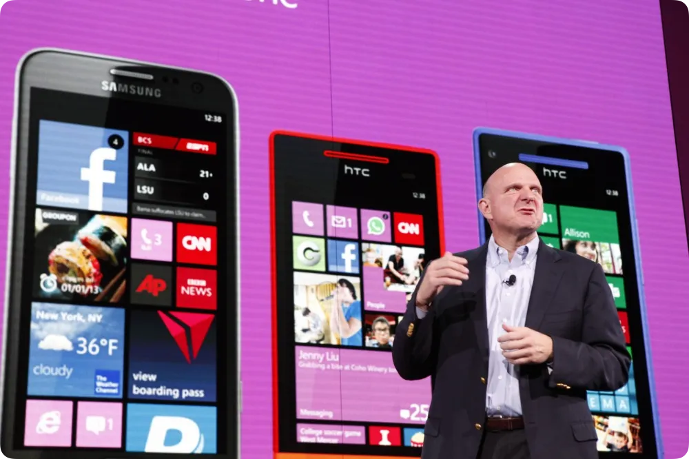 图|Steve Ballmer 在 2012 年 Windows Phone 8 发布会现场|Wired