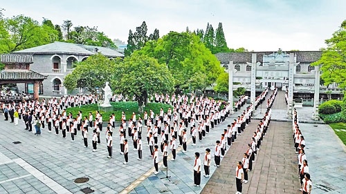 第二届吉安市全民阅读大会“白鹭于飞&middot;正气回响”集体诵读主题活动。 通讯员 李 超摄