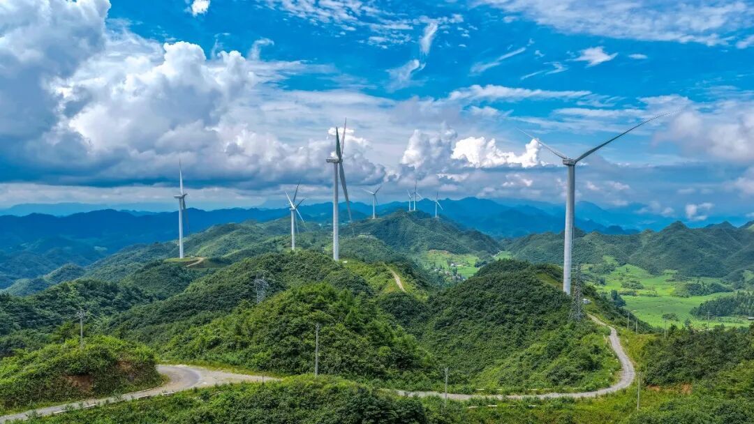 7月8日,龙山县大安乡大灵山风力发电场。曾祥辉 摄(湖南图片库)