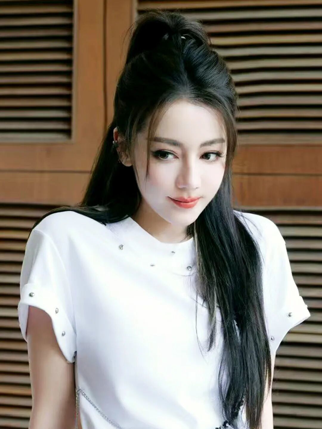 不想披头散发，跟女明星学扎超美高马尾！