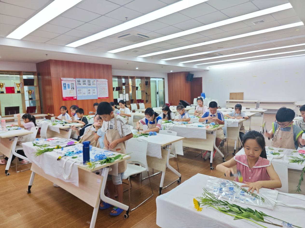 学玩嗨一夏！乐群社区“孩子开心 父母放心”青少年暑期守护计划欢乐收官