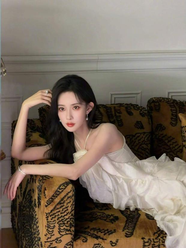 孟子义慵懒魅惑。