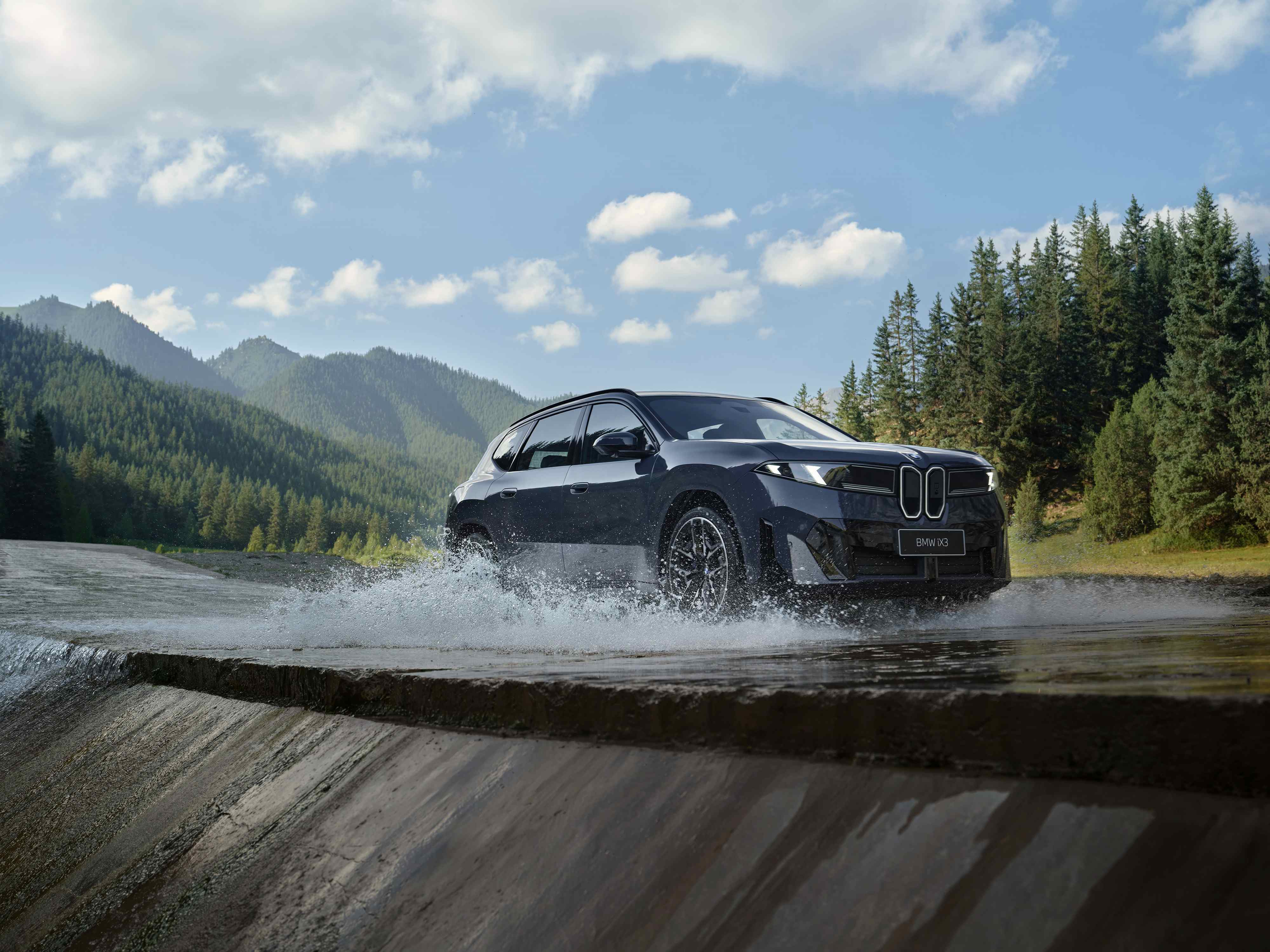 2026成都车展：新世代BMW iX3开启预订，全国统一价26.99万元起