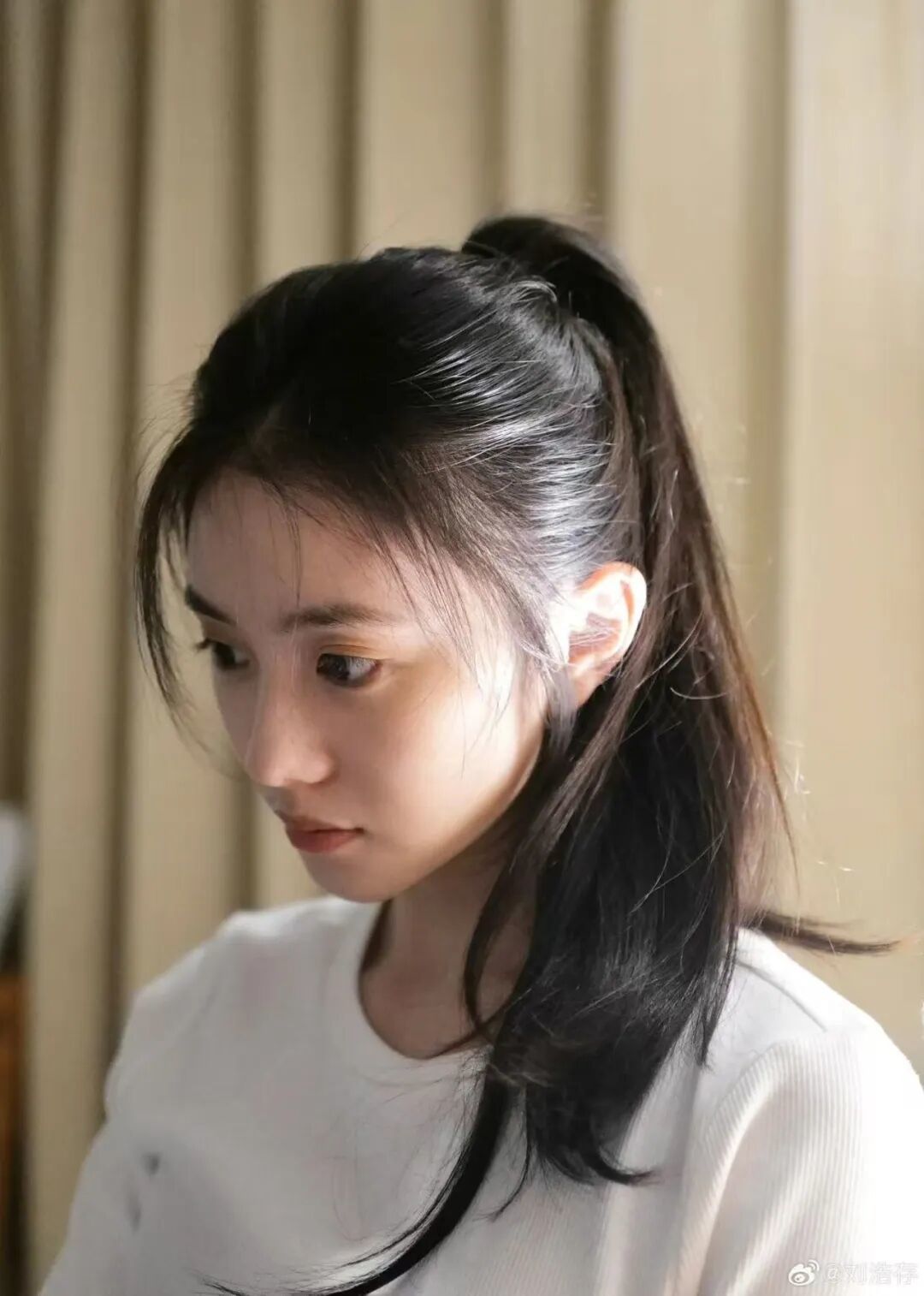 不想披头散发，跟女明星学扎超美高马尾！