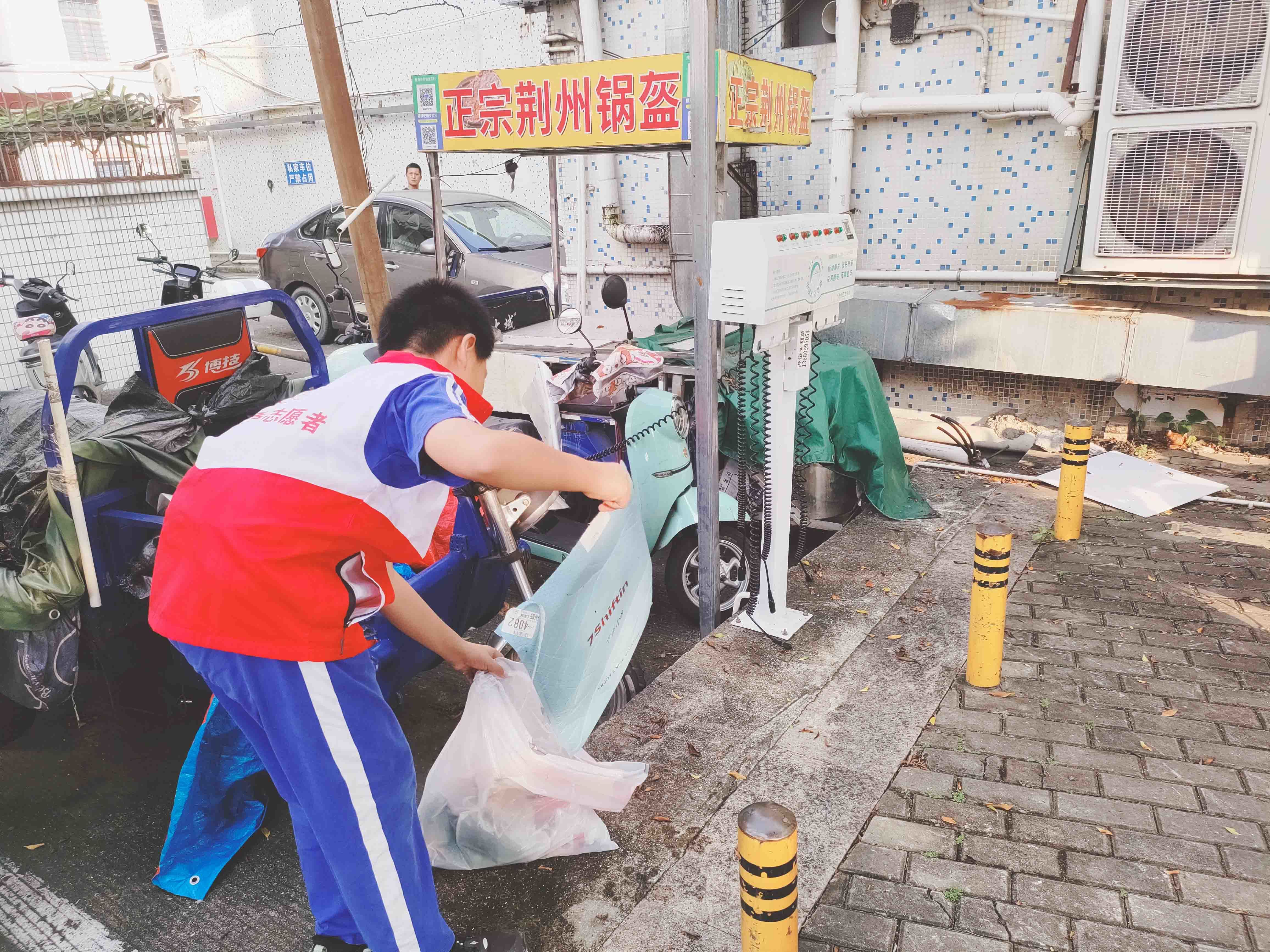 “净美家园▪青春行动”——西乡街道凤凰岗社区青少年环保志愿活动新闻稿
