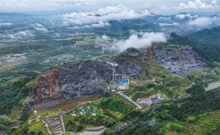 金石山矿山公园全景。通讯员 吴骥宇摄