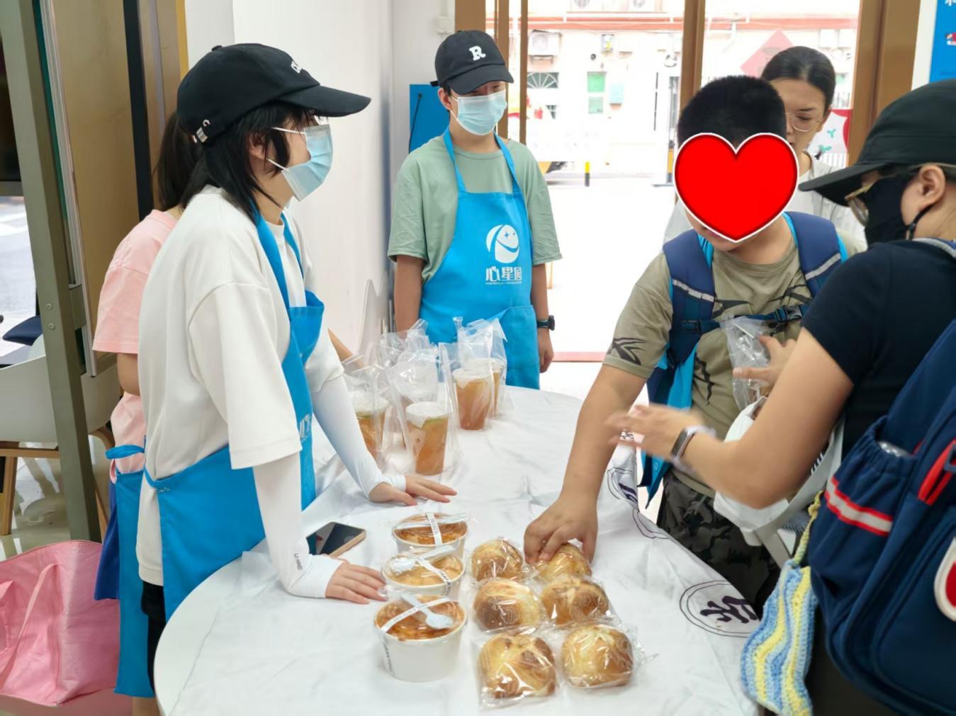 以义卖传递善意 用光影温暖星童——流塘社区开展特殊儿童暖心公益观影活动
