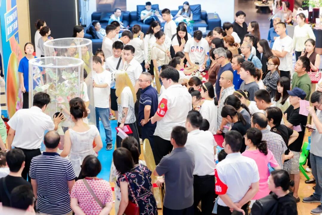 万家丽“您购物・我买单——国庆献礼 巨奖酬宾”盛大启幕！