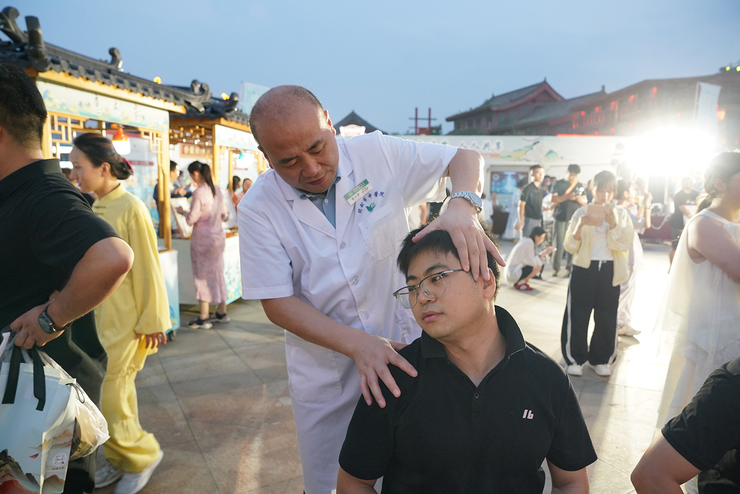 宋韵岐黄润万家!2026年开封大宋中医药文化市集第二期活动圆满举办