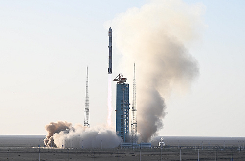 8月19日7时35分，首颗雄安造卫星“雄安一号”（鸿擎科技“鸿鹄03星”）在酒泉东风商业航天创新试验区搭乘朱雀三号遥二运载火箭发射。雄安媒体中心 王伟倩摄
