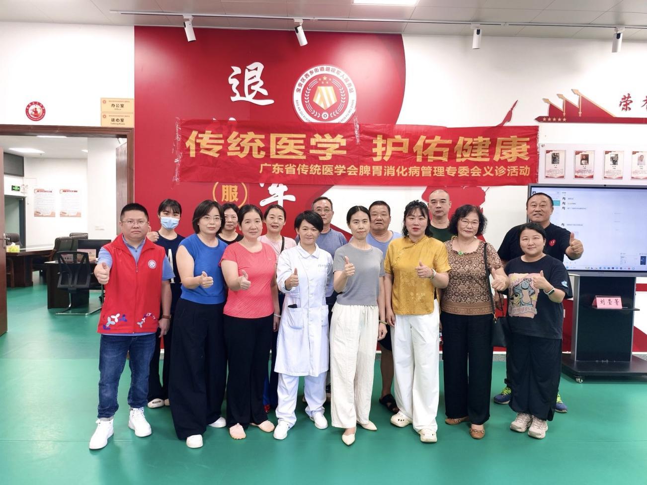 一招一式强体魄!福中福社区老兵练起八段锦