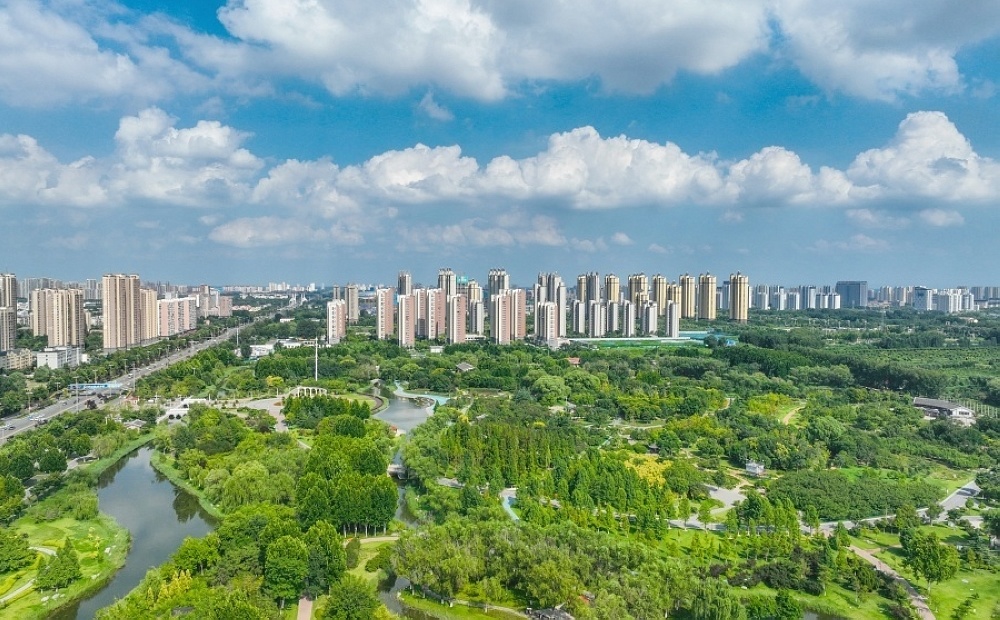 聊城：绝美蓝天白云，扮靓水城地标
