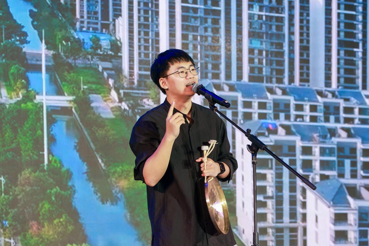 图为现代唱凤凰《七夕凤谣》