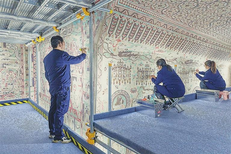 莫高窟第55窟文物保护修复工作现场