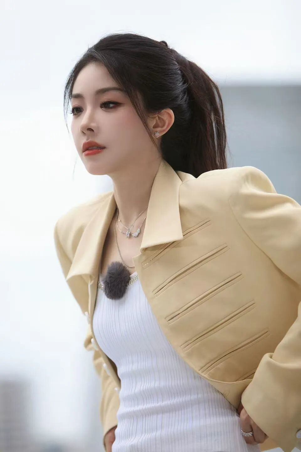 不想披头散发，跟女明星学扎超美高马尾！