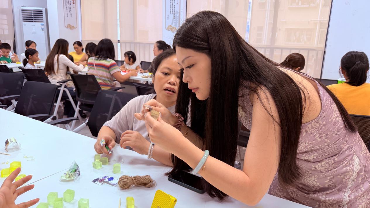 流塘社区“指尖生花手工坊”系列首场活动——葡萄手工皂传递邻里温度