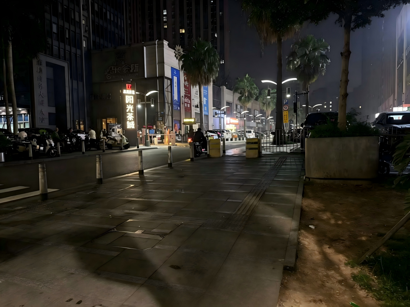 物业居民齐送锦旗——流塘社区夜间整治获多方肯定
