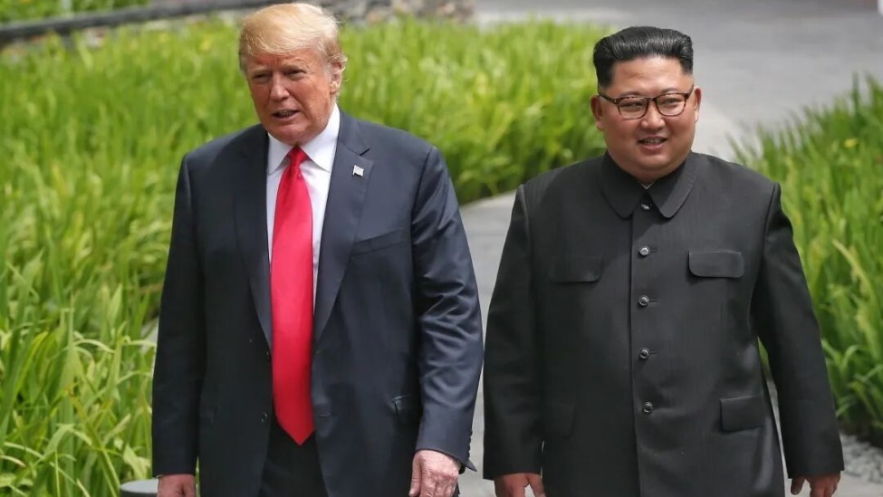 2018年6月12日，朝鲜最高领导人金正恩与美国总统特朗普在新加坡圣淘沙岛上的嘉佩乐酒店会面。