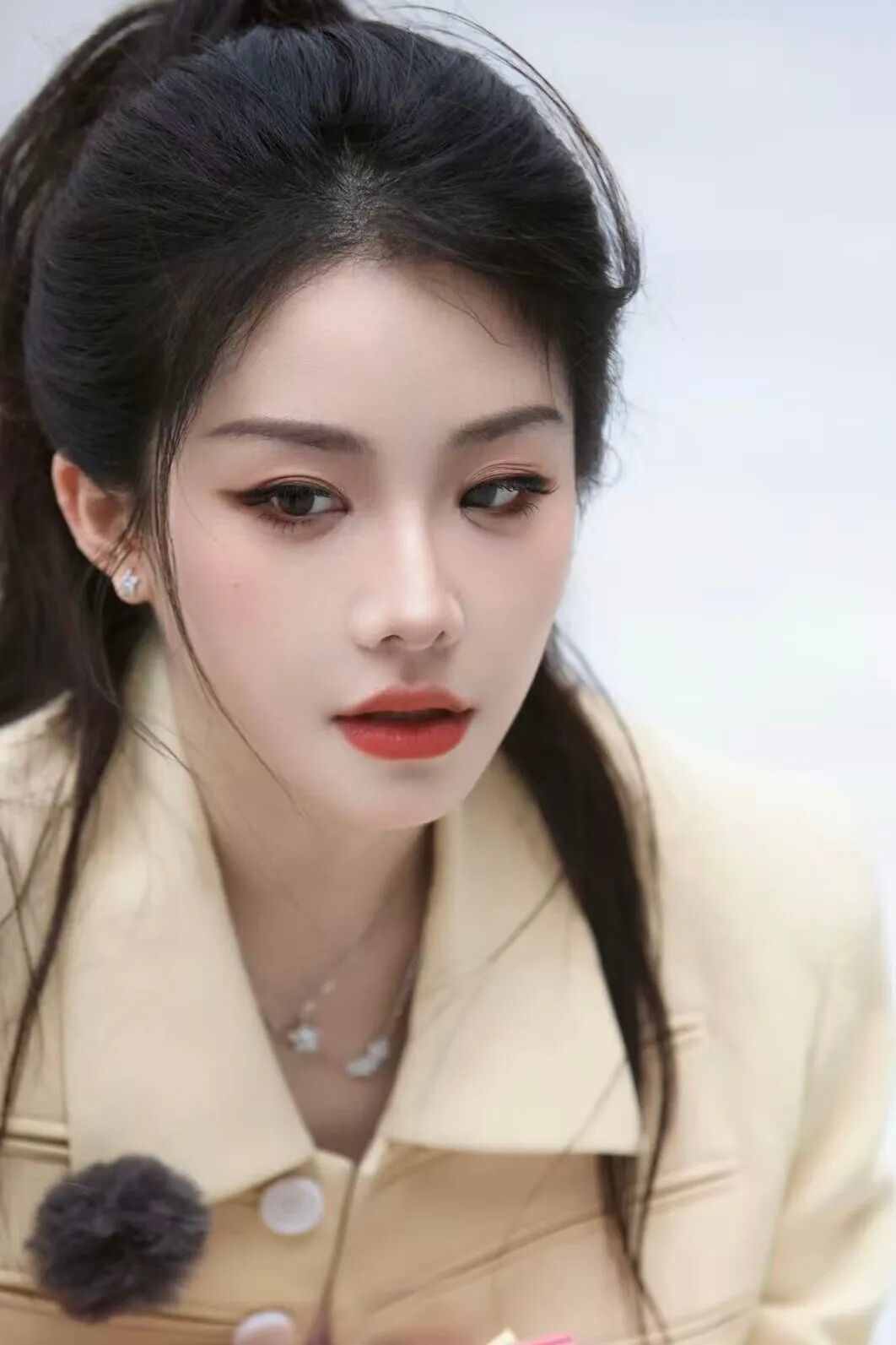 不想披头散发，跟女明星学扎超美高马尾！