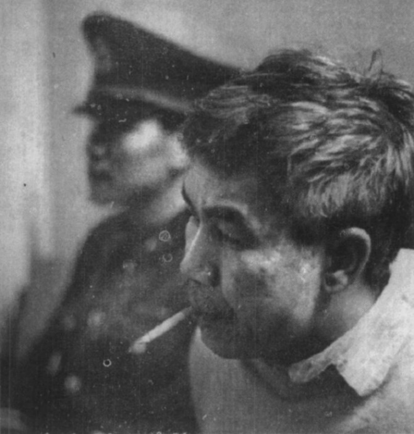 被捕后面要镜头，罗树标淡定抽烟
